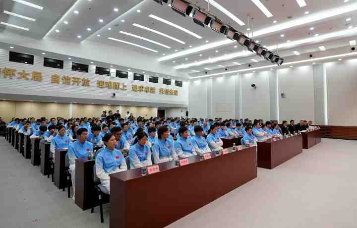 身旁林诗栋！亚运总结大会在北京进行，李昊出席并坐在第一排